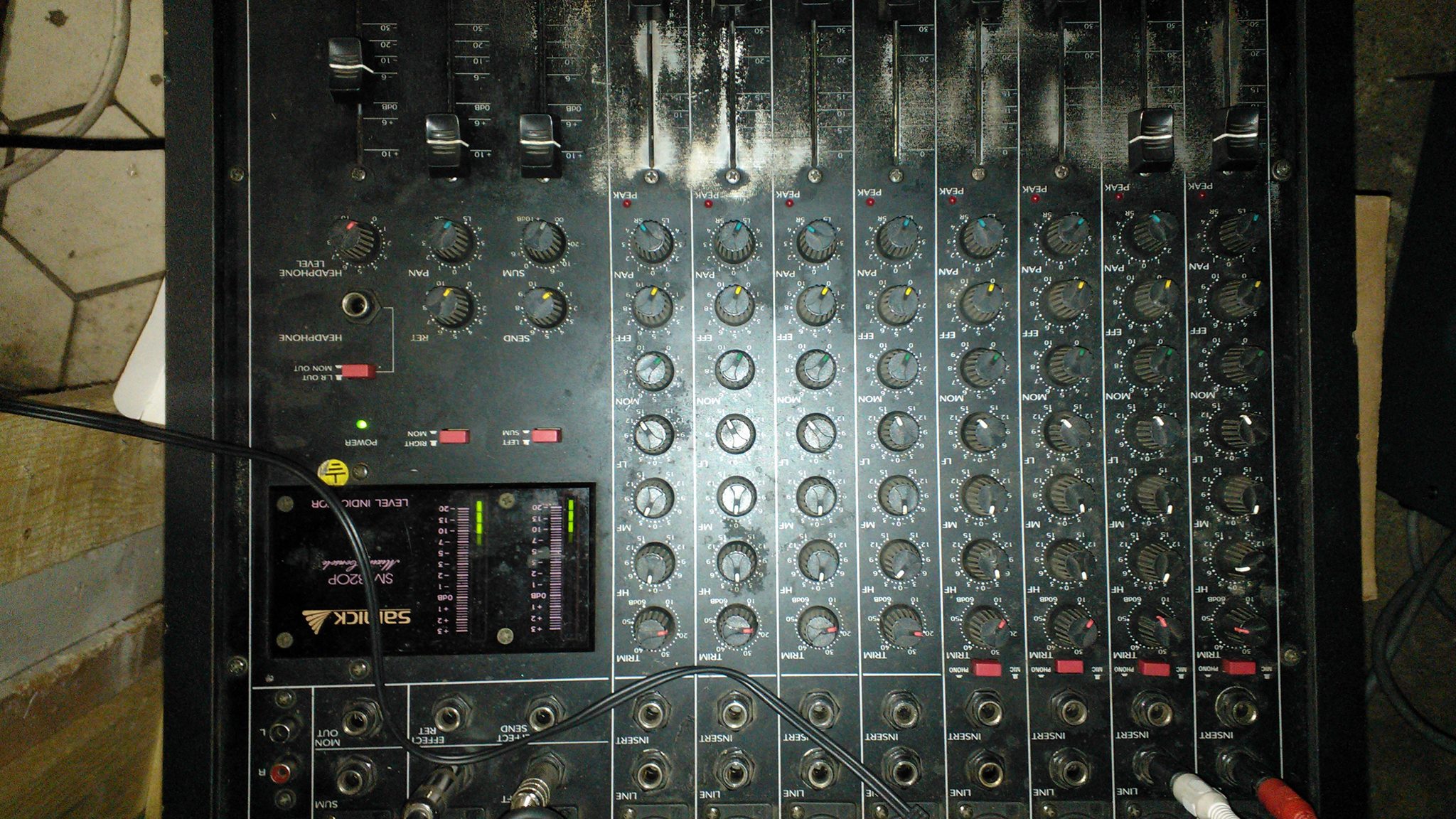 8-kanavainen Samick -mikseri. 80€ / TARJOA!